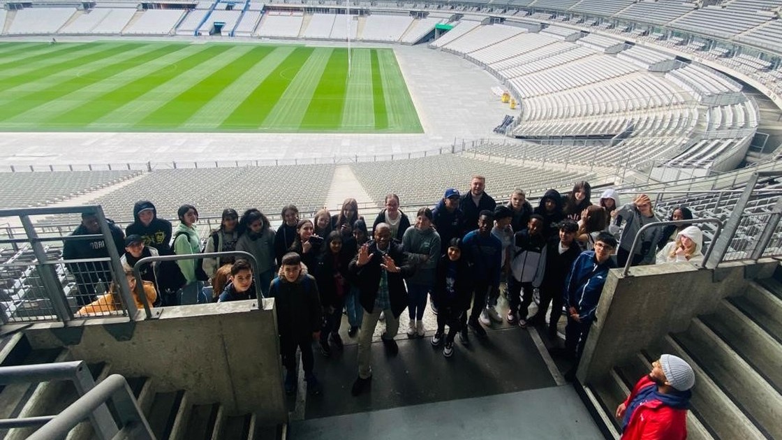 Image of students at Stade de France