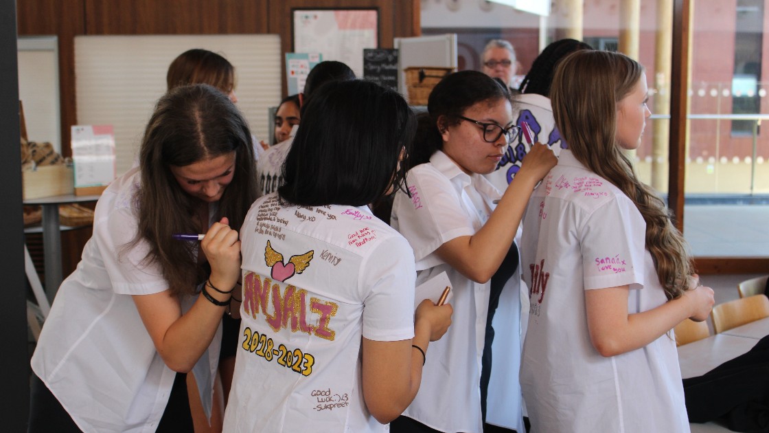 Shirt signing