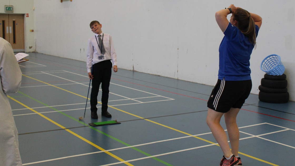 Golf Chip Challenge, student narrowly misses