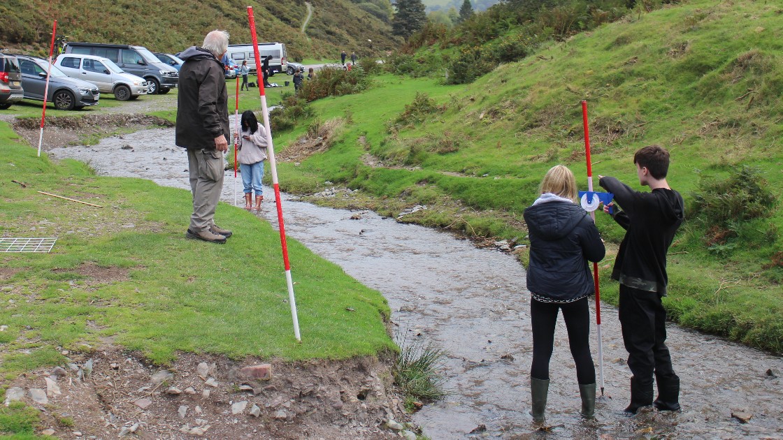 Students measuring the gradient of the river.