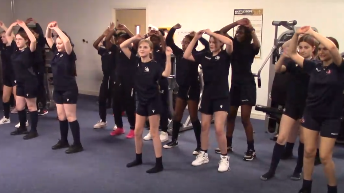 Thriller chorus arms!